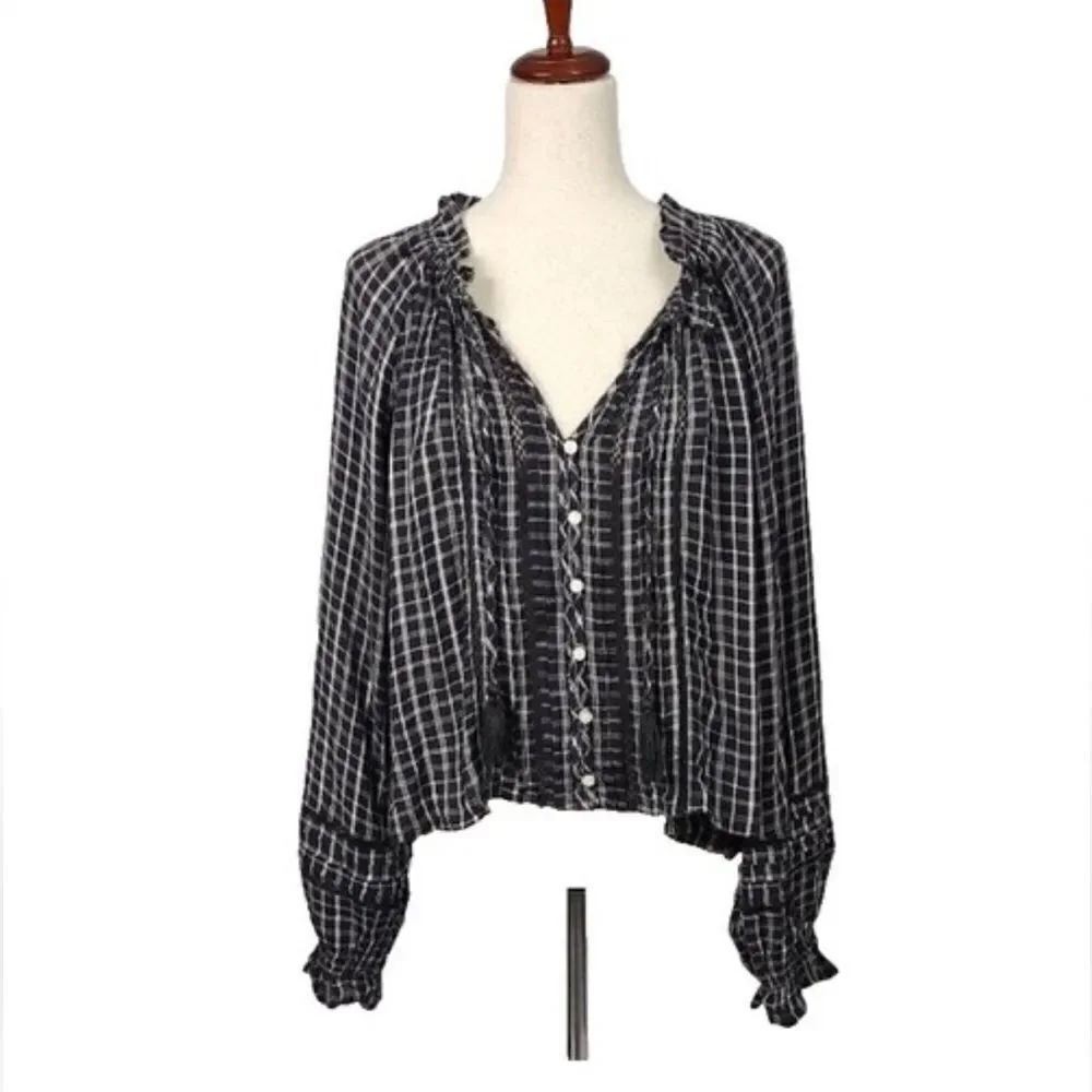American Eagle Black White Checked Plaid Tassel Tie Cropped Peasant Blouse